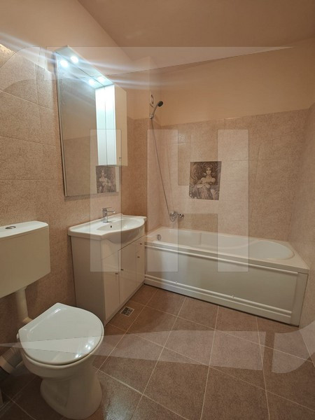 Apartament 3 camere, etaj intermediar, Zona Vivo