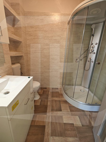 Apartament 3 camere, etaj intermediar, Zona Vivo