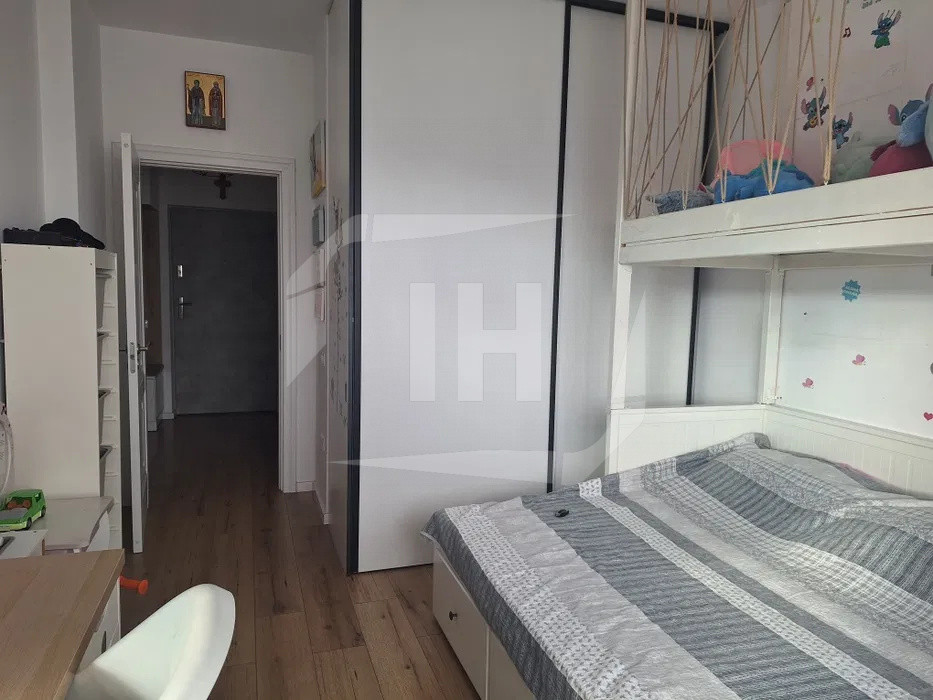 Apartament, modern, intermediar, zona Garii