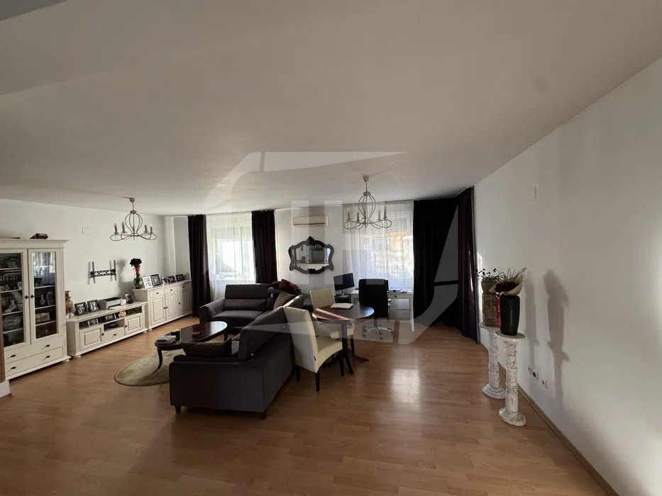 Apartament 3 camere, Andrei Muresanu