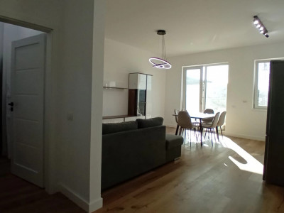 Apartament 2 camere, terasa, parcare subterana, zona Vivo