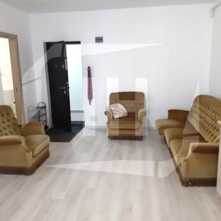 Apartament 2 camere, etaj intermediar, zona Vivo