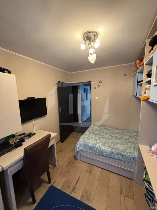 Apartament 3 camere, decomandat, Intre Lacuri