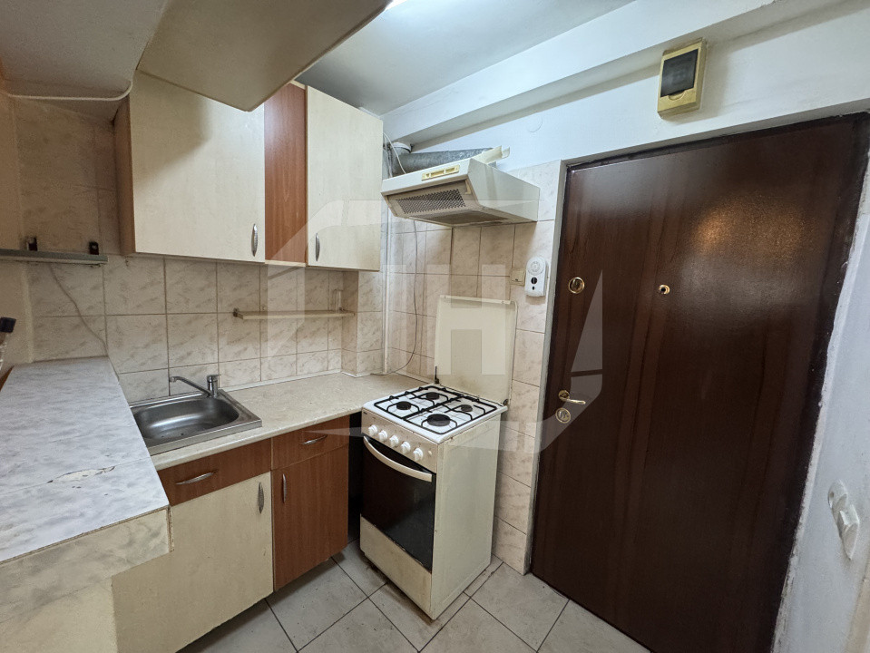 Garsoniera, etaj 1, centrala proprie pe str Fabricii