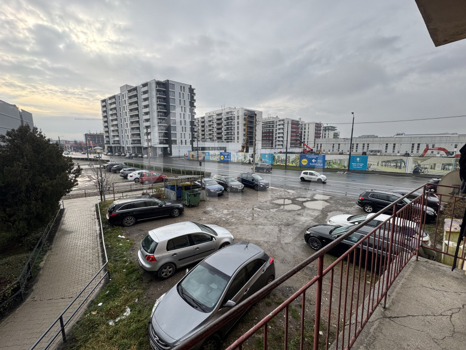 Garsoniera, etaj 1, centrala proprie pe str Fabricii