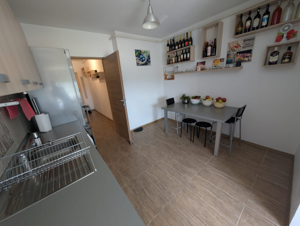 Apartament 2 camere decomandat,  parcare, zona Vivo