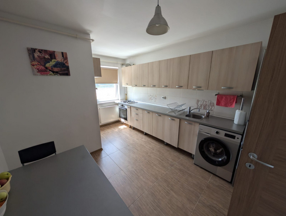 Apartament 2 camere decomandat,  parcare, zona Vivo