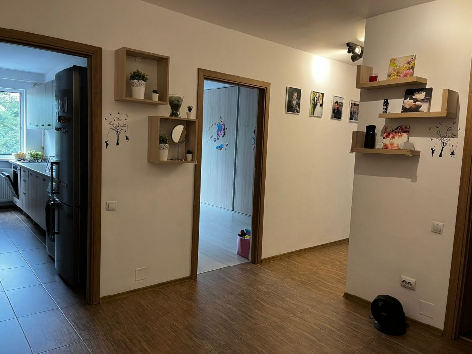 Apartament 2 camere decomandat,  parcare, zona Vivo
