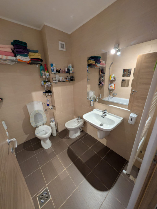 Apartament 2 camere decomandat,  parcare, zona Vivo