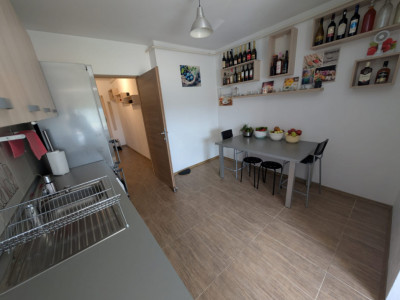 Apartament 2 camere decomandat,  parcare, zona Vivo