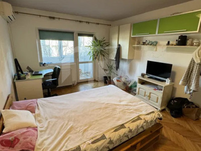 Apartament 3 camere, 2 balcoane in cartierul Intre Lacuri