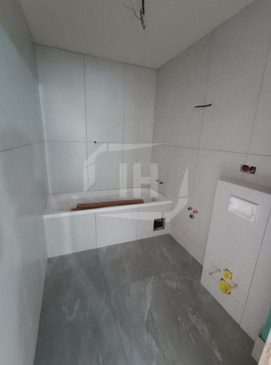 Apartament 3 camere, posibilitate 4, terasa, gradina, parcare