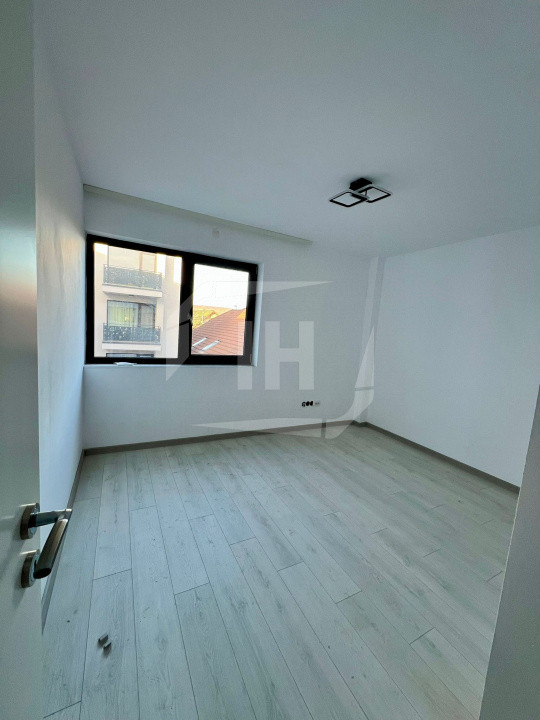 Apartament 3 camere, parcare, finisat, intermediar, zona Pod Ira