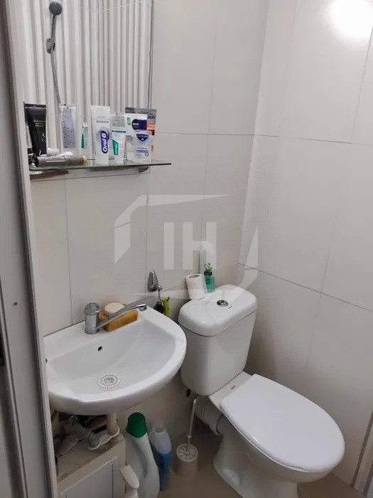 Garsoniera, etaj intermediar, Marasti