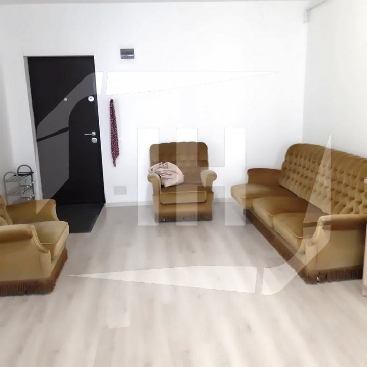 Apartament 2 camere, etaj intermediar, zona Vivo