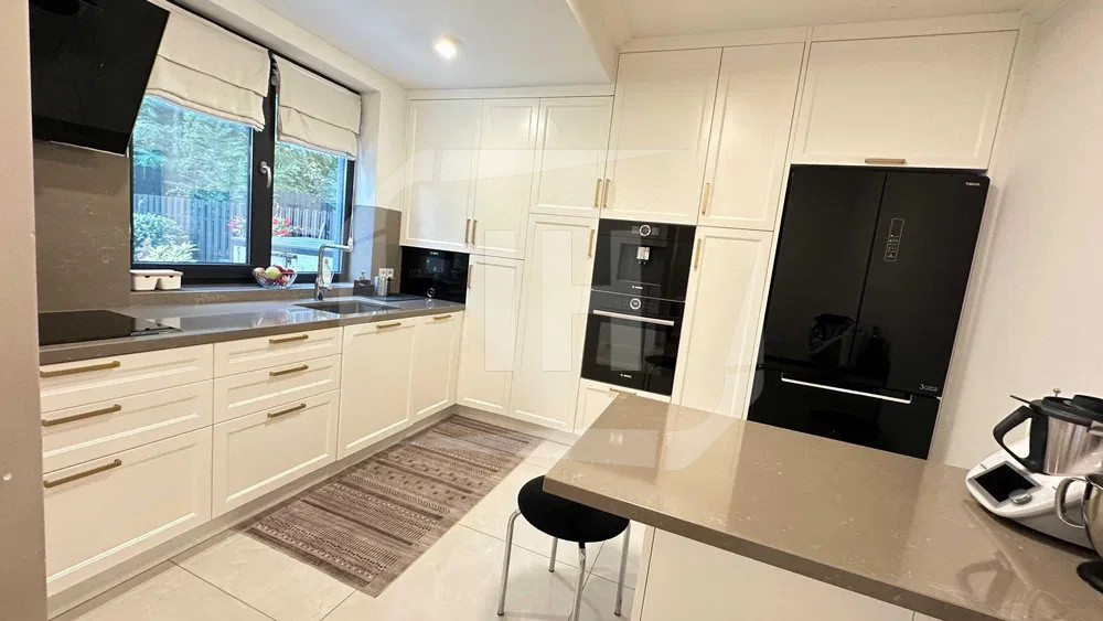 Apartament 3 camere, decomandat, lux , parcare, gradina, cartier Buna Ziua