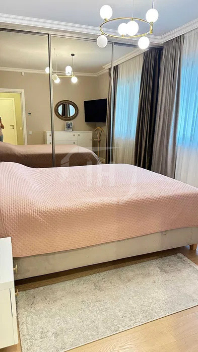 Apartament 3 camere, decomandat, lux , parcare, gradina, cartier Buna Ziua