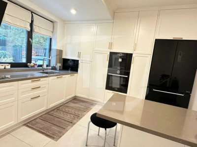 Apartament 3 camere, decomandat, lux , parcare, gradina, cartier Buna Ziua