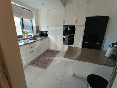 Apartament 3 camere, decomandat, lux , parcare, gradina, cartier Buna Ziua