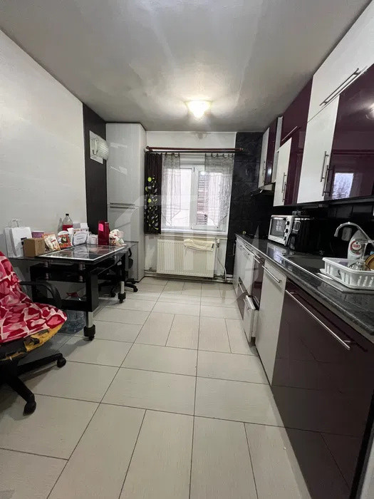 Apartament 4 camere, 2 bai si 3 balcoane, etaj 1 zona Iulius Mall