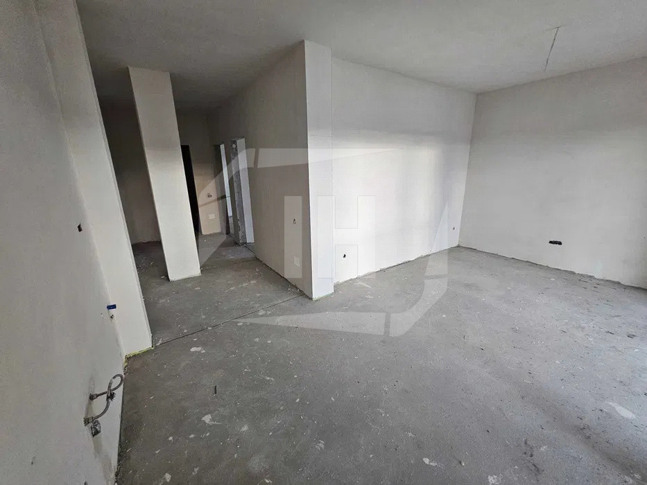 Apartament 3 camere plus parcare in zona Regal