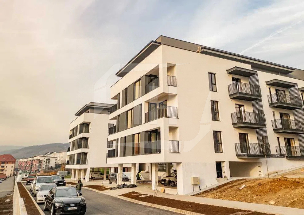 Apartament 3 camere plus parcare in zona Regal