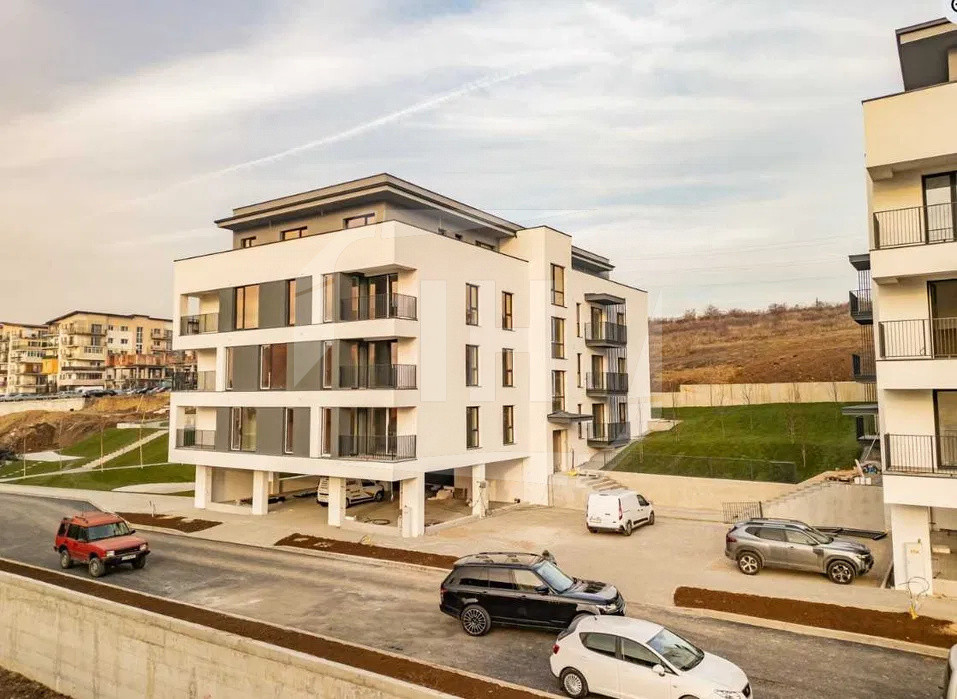 Apartament 3 camere plus parcare in zona Regal