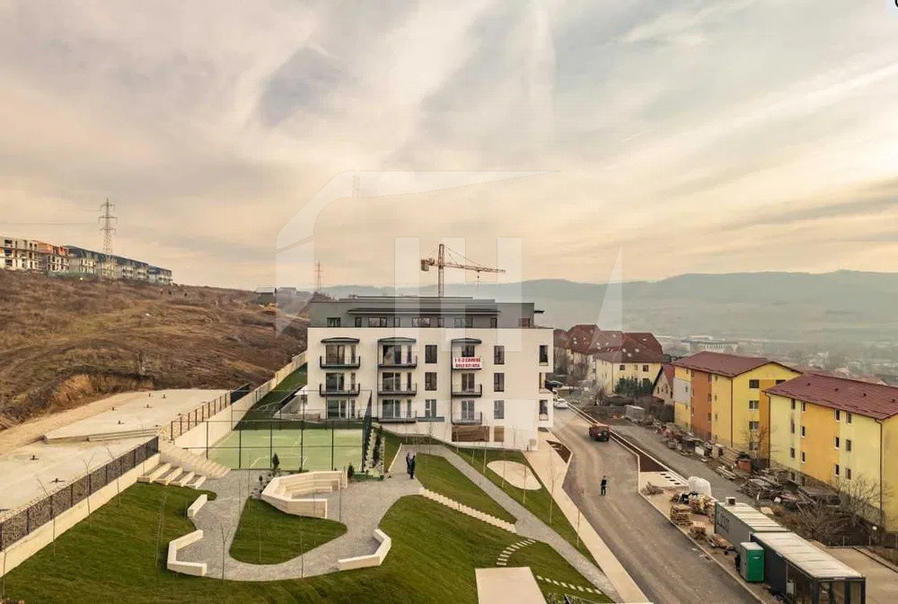 Apartament 3 camere plus parcare in zona Regal