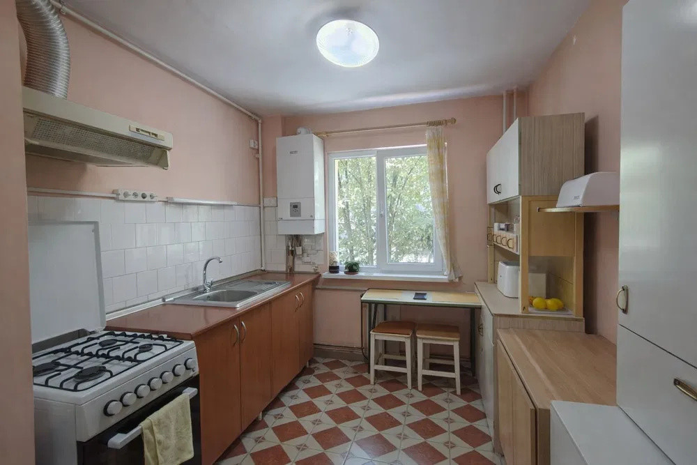 Apartament 3 camere etaj 2, zona Academia de Muzica