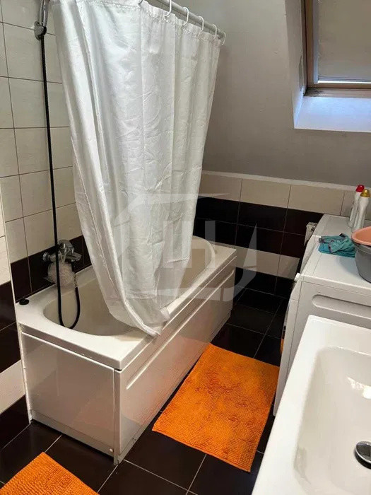 Apartament cu scara interioara in zona strazii Eugen Ionesco