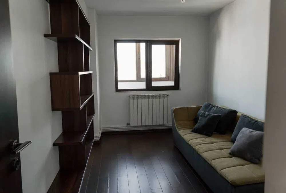 Apartament 4 camere pe etaj intermediar, zona Big Center