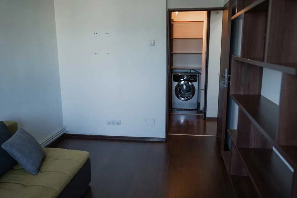 Apartament 4 camere pe etaj intermediar, zona Big Center