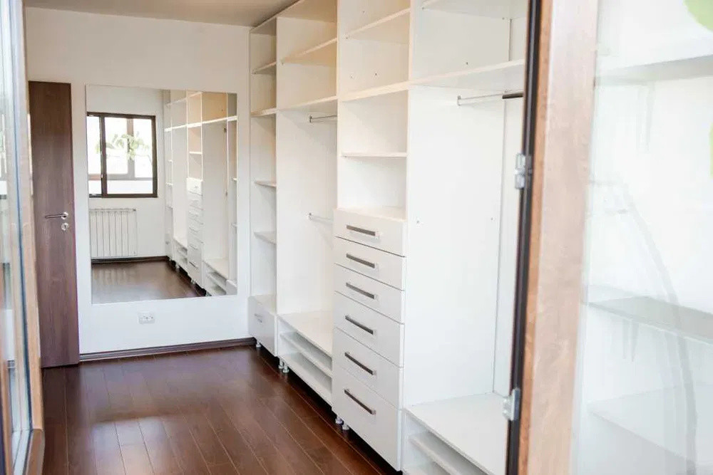 Apartament 4 camere pe etaj intermediar, zona Big Center