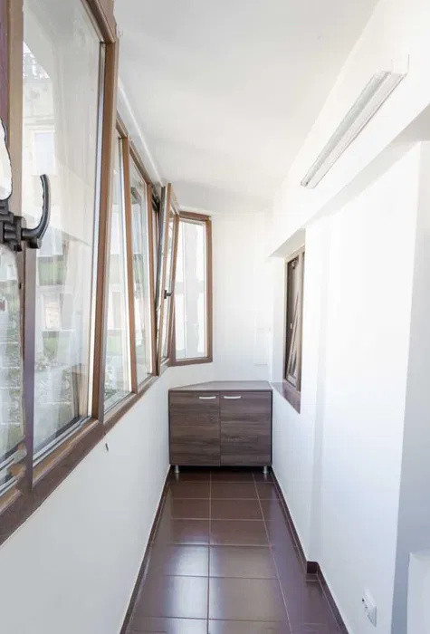 Apartament 4 camere pe etaj intermediar, zona Big Center