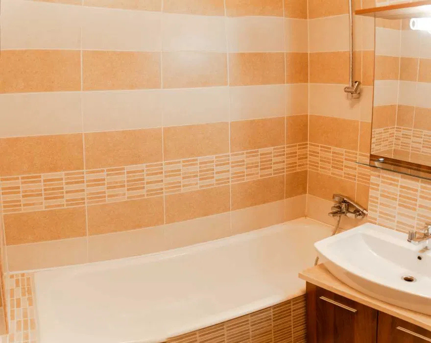 Apartament 4 camere pe etaj intermediar, zona Big Center