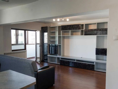 Apartament 4 camere pe etaj intermediar, zona Big Center