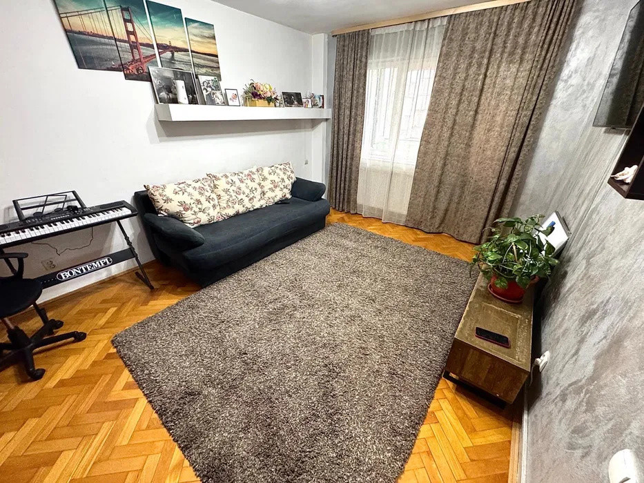 Apartament 2 camere decomandat, zona Calea Floresti