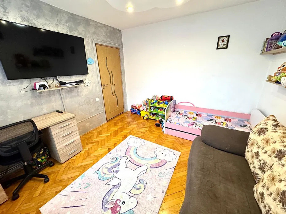 Apartament 2 camere decomandat, zona Calea Floresti