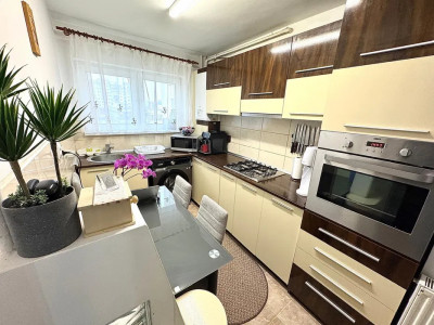 Apartament 2 camere decomandat, zona Calea Floresti