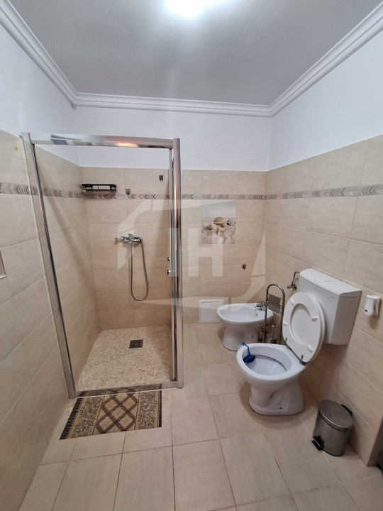 Casa cu curte de inchiriat in zona Ambient