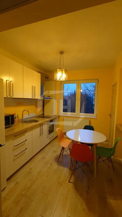 Apartament 2 camere, decomandat, Plopilor