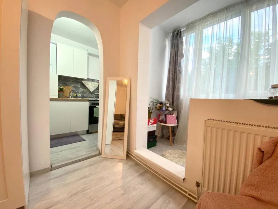 Garsoniera moderna, etaj intermediar, Marasti