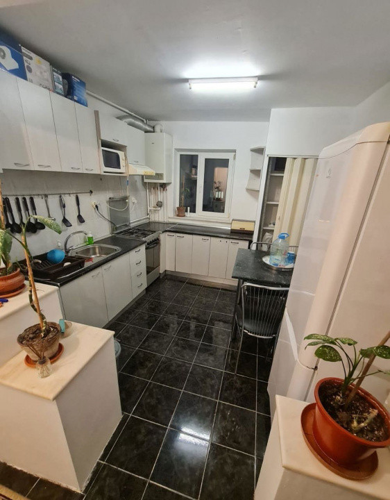 Apartament 3 camere decomandat, zona Bld Primaverii