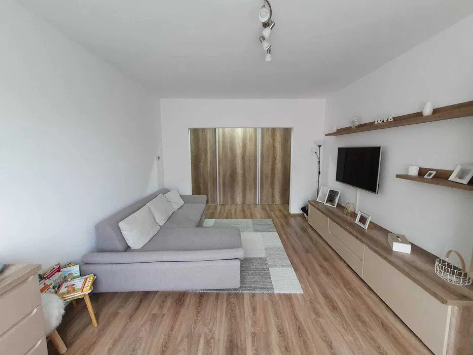 Apartament 2 camere la cheie, parcare, zona Roata Faget