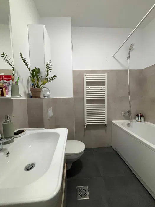 Apartament 2 camere la cheie, parcare, zona Roata Faget