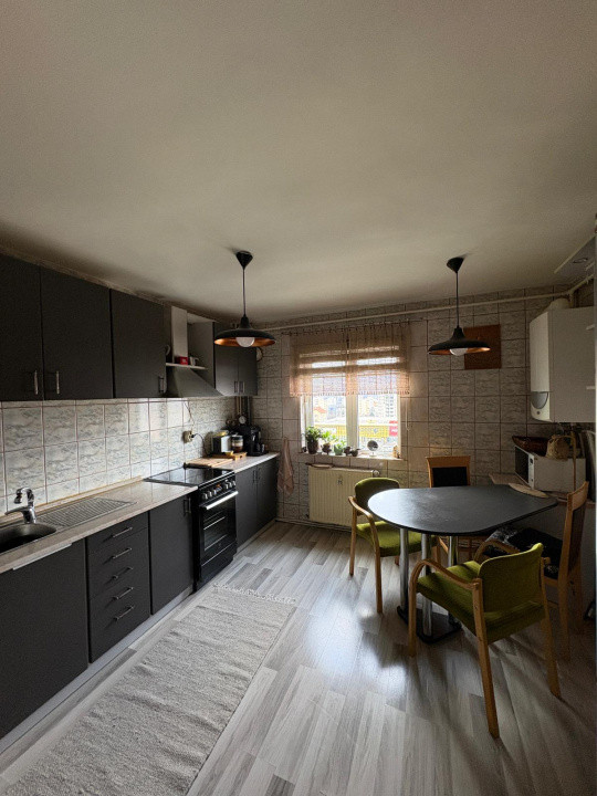 Apartament 4 camere, zona Calea Floresti