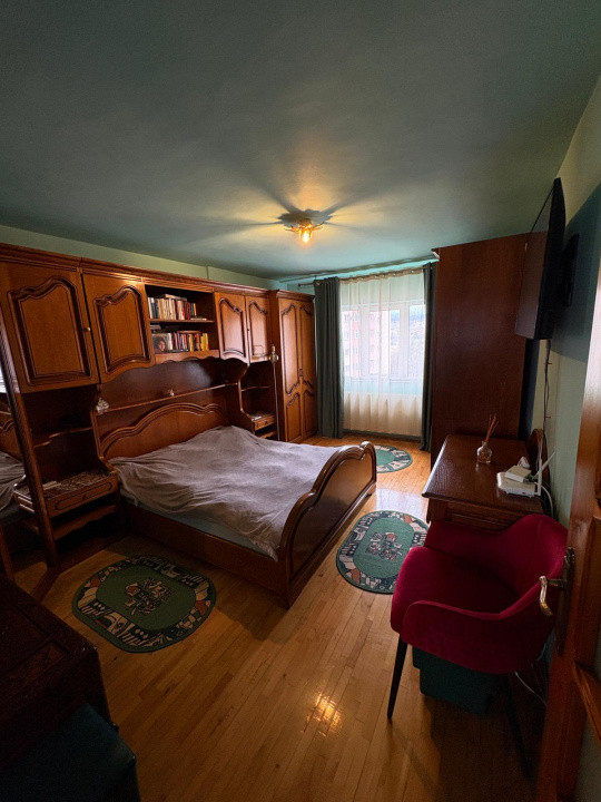 Apartament 4 camere, zona Calea Floresti