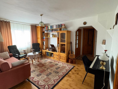 Apartament 4 camere, zona Calea Floresti