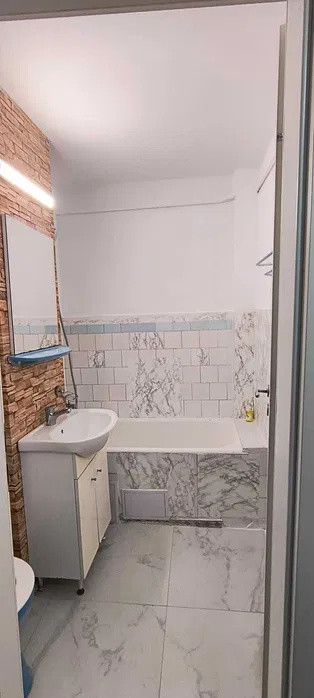 Garsoniera renovata, cu balcon, in Marasti