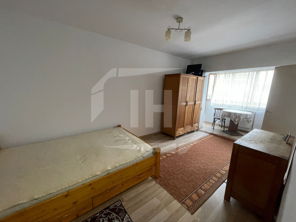 Garsoniera, etaj intermediar, Marasti